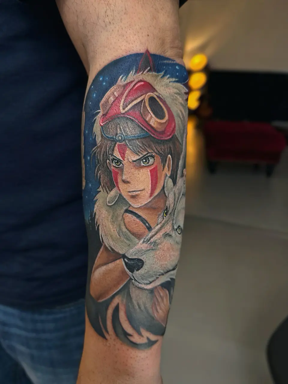 Prinzessin Mononoke als Unterarm-Tattoo im Anime-Realismus