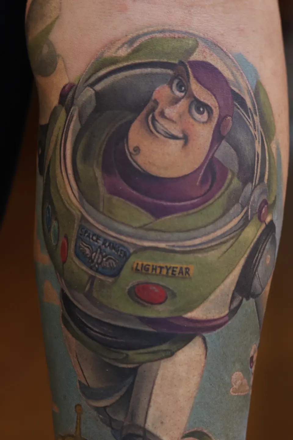 Buzz Lightyear als farbiges Tattoo
