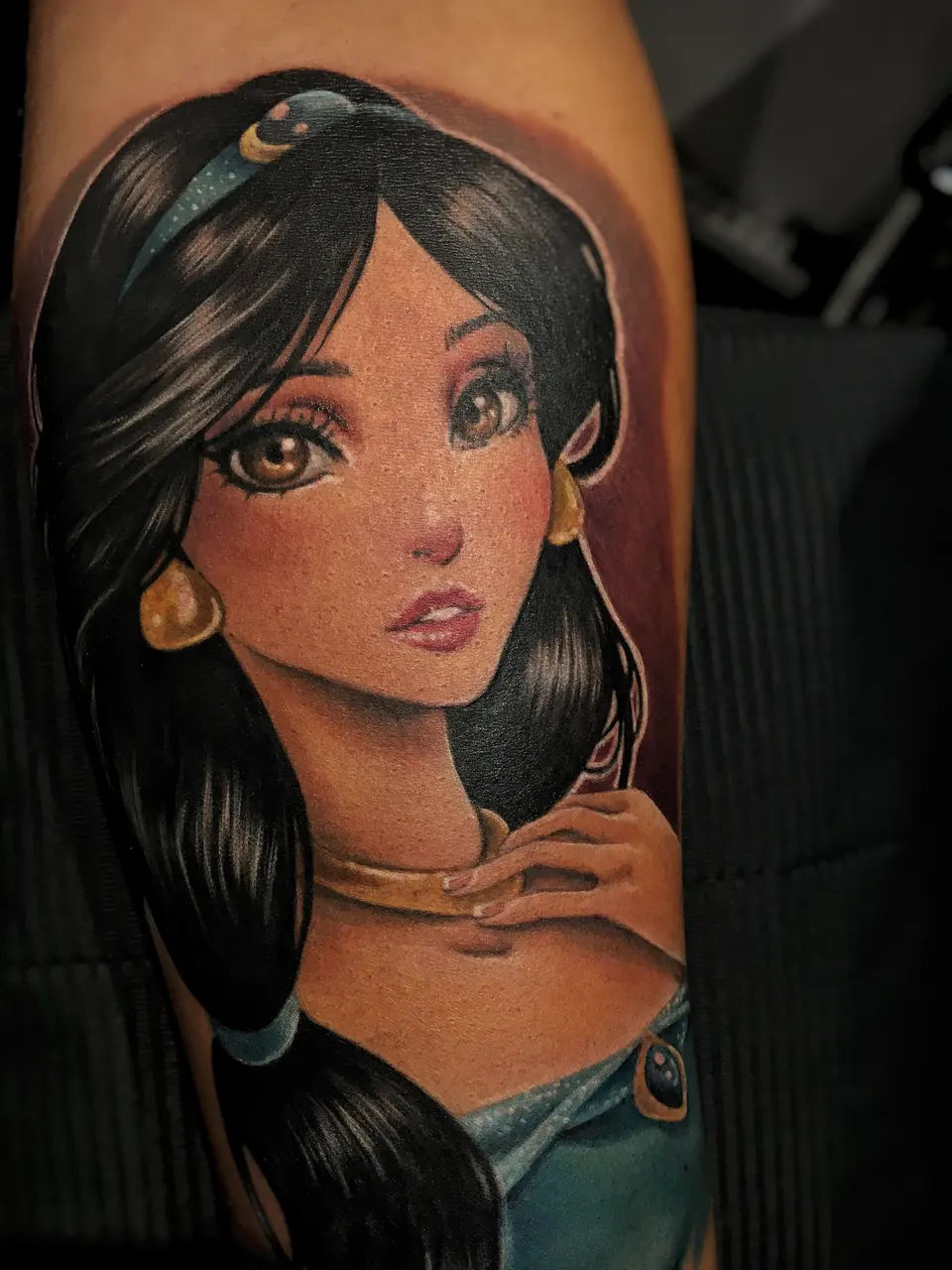 Prinzessin Jasmin als realistisches Portrait-Tattoo