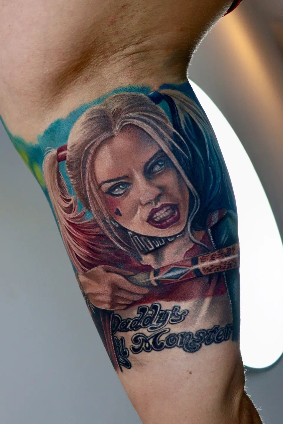 Comic-Realismus-Portrait von Harley Quinn als Tattoo